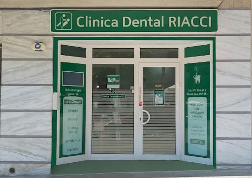 Clinica Dental Riacci logo