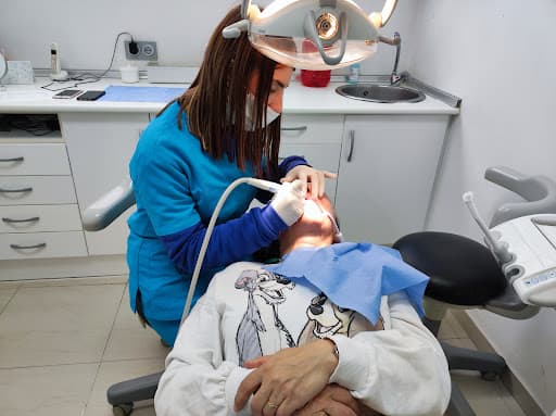 Clinica Dental Omar logo