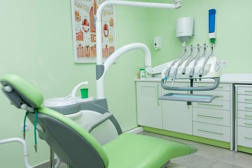 Clinica Dental Moyano logo