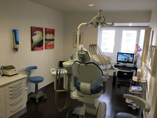Clinica Dental Monterroso logo