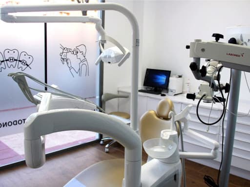 Clinica Dental MOE logo