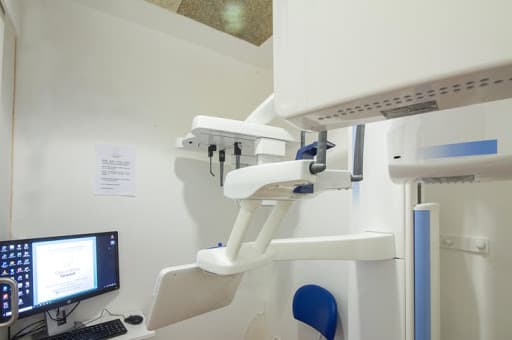 Clinica Dental Lluçanès logo