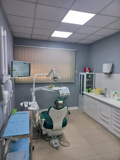 Clinica Dental Genesis logo