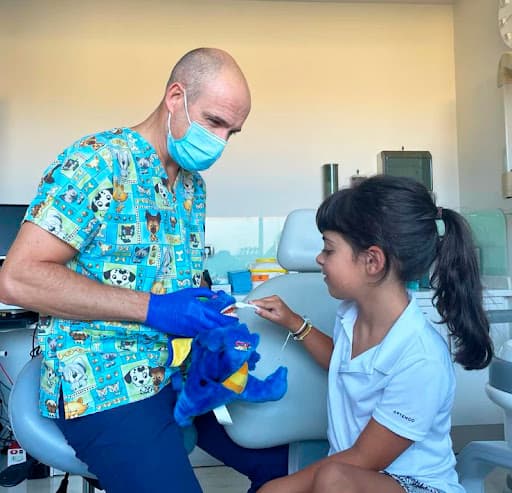 CLINICA DENTAL GARAIZAR logo