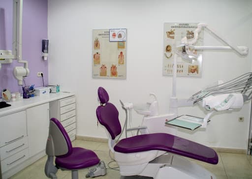 Clinica Dental Eledent logo