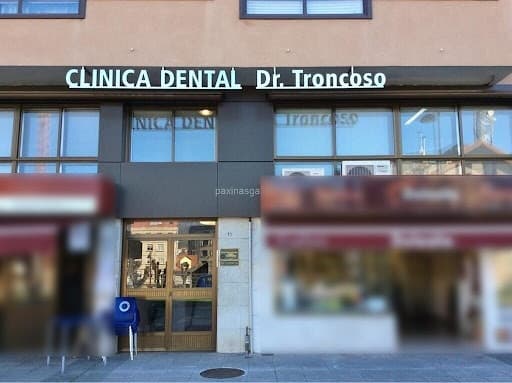 Clinica Dental Troncoso logo