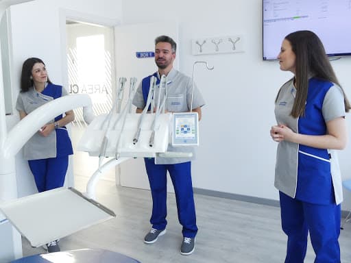 Clinica Dental Cumbreras logo