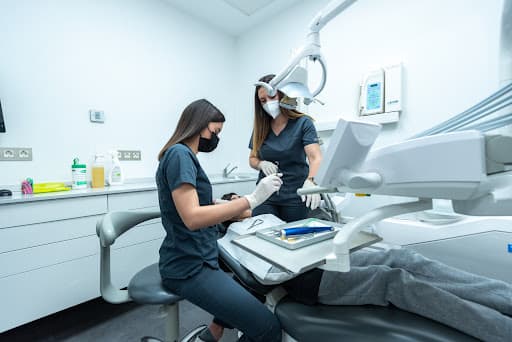 Clínica Dental Carmona logo