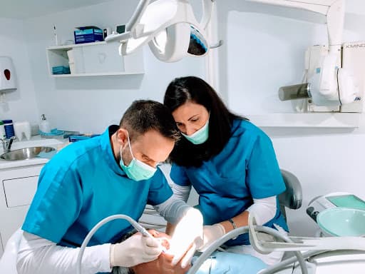 Clinica Dental BastiDent logo