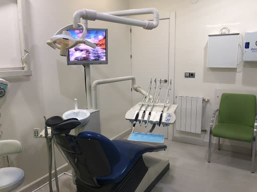 Clinica Dental Balboa logo