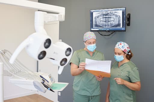 Clínica Dental Balaídos logo