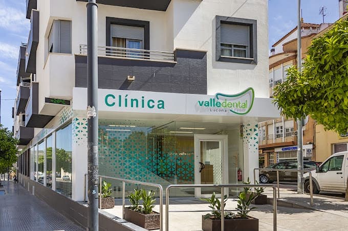 Clinica Dental Lucena logo