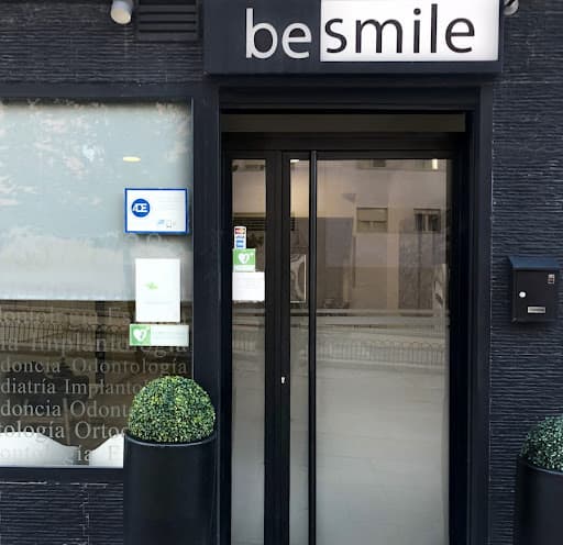 Clinica Dental Besmile logo