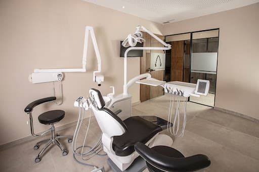 Clinica Dental Amura logo