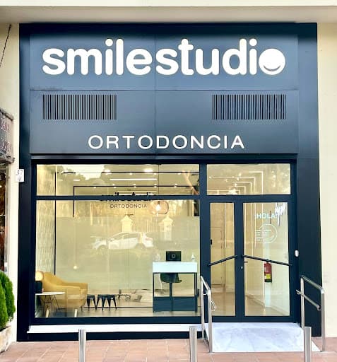 Clinica Dental Smilestudio logo