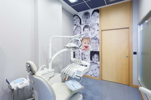 Clinica Dental Quirutech logo