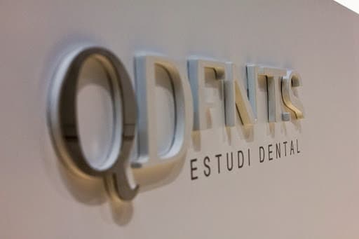 Clinica Dental qdents logo