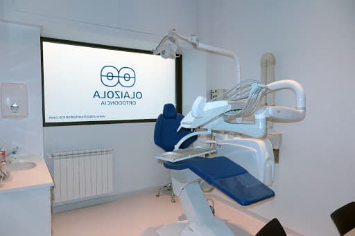 Clinica Dental Olaizola logo