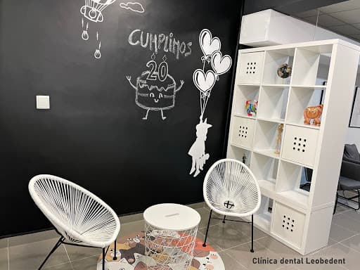 Clinica Dental Leobedent logo