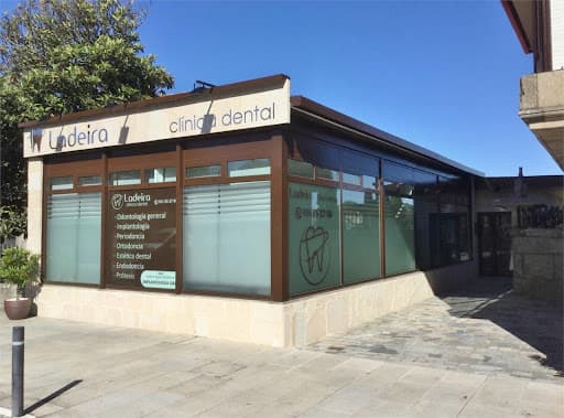 Clínica Dental Ladeira logo