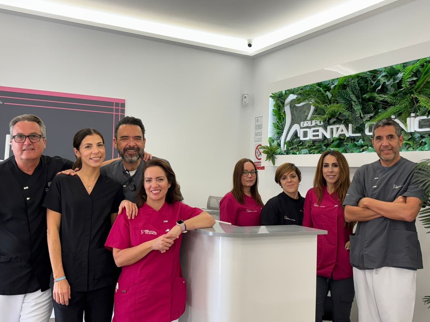 Clínica Dental Vélez-Málaga Grupo Dental Clinics logo