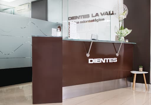 Clinica Dental "dientes" logo