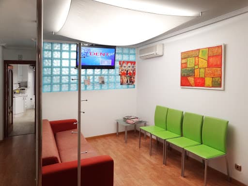 Clinica Dental Dentplus logo