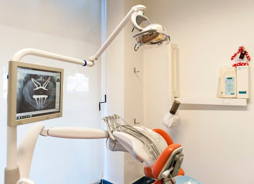 Clinica Dental Titanium logo