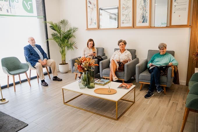 Clinica Dental Ruiz Y Vinent logo