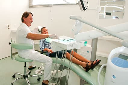 Clinica Dental Dentacare logo