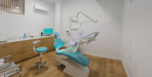 Clinica Dental Dénntal logo