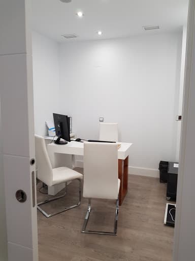 Clinica Dental DBMaxilodental logo