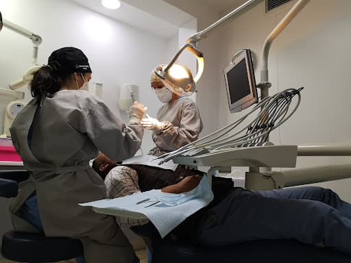 Clinica Dental CrystalDENT logo