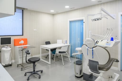 Clinica Dental Corral&Vargas logo