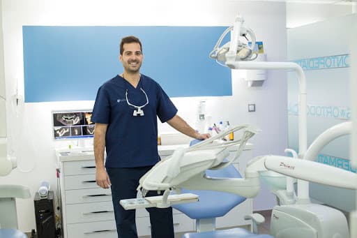 Clinica Dental Valenzuela logo