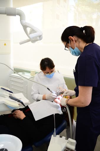 Clinica Dental Nieves logo