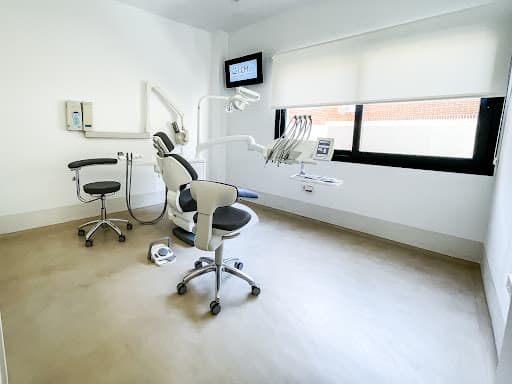 Clinica Dental LCM logo