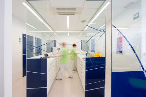 Clinica Dental Fabrellas logo