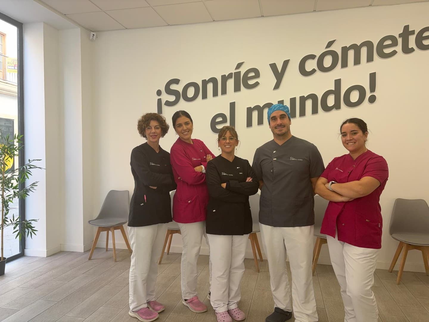 Clínica Dental Grupo Dental Clinics El Puerto de Santa María logo
