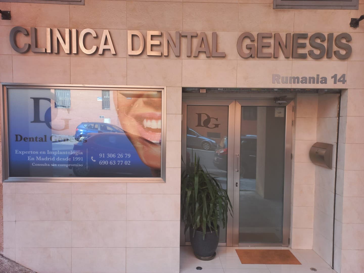 Clinica Dental Genesis logo