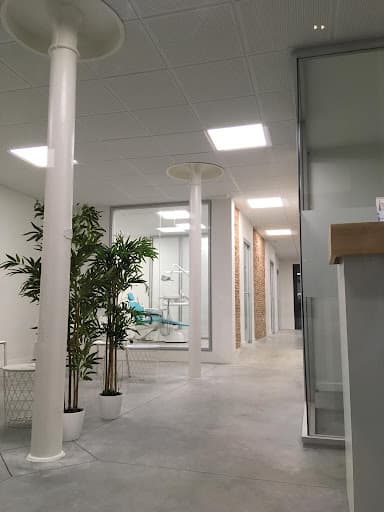 Clínica Dental Manlleu logo