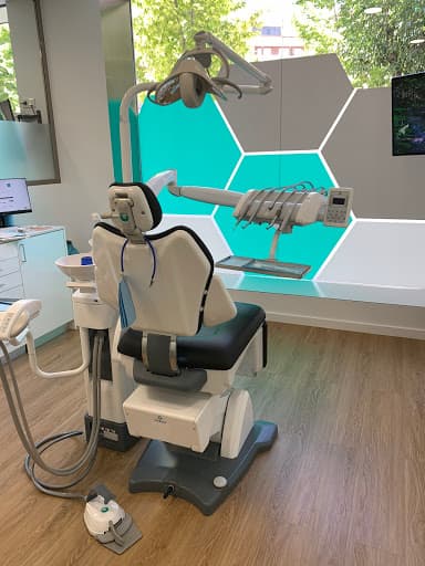 Clinica Dental Quirodental logo