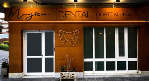 Clinica Dental Mugica logo