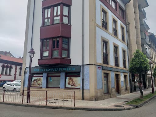 Clinica Dental Lucas logo