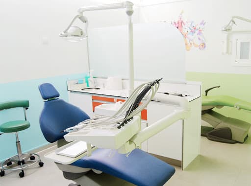 Clinica Dental Hospital logo